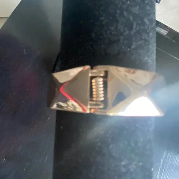 Simple elegant bangle - Picture 4 of 4